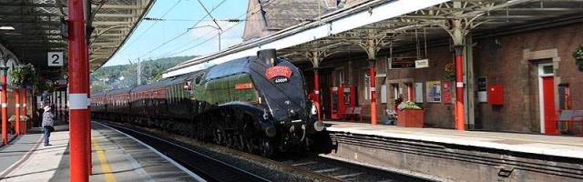 mallard_at_kendal_railway_station.jpg